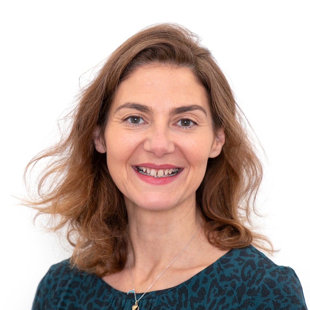 Des portraits professionnels valorisants pour : -> Votre site internet -> Vos profils LinkedIn et réseaux sociaux -> Votre trombinoscope -> Vos plaquettes commerciales -> Vos signatures mail -> Votre communication RH